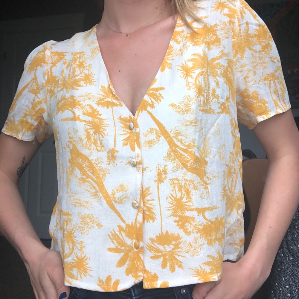 Lulus cropped Hawaiian shirt